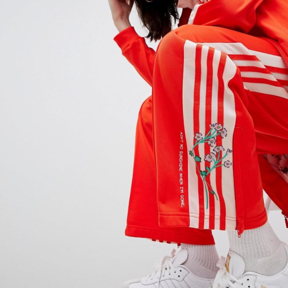 “ain’t no sunshine when I’m gone”Adidas trackpants